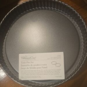 Pampered Chef Gray Torte Pan